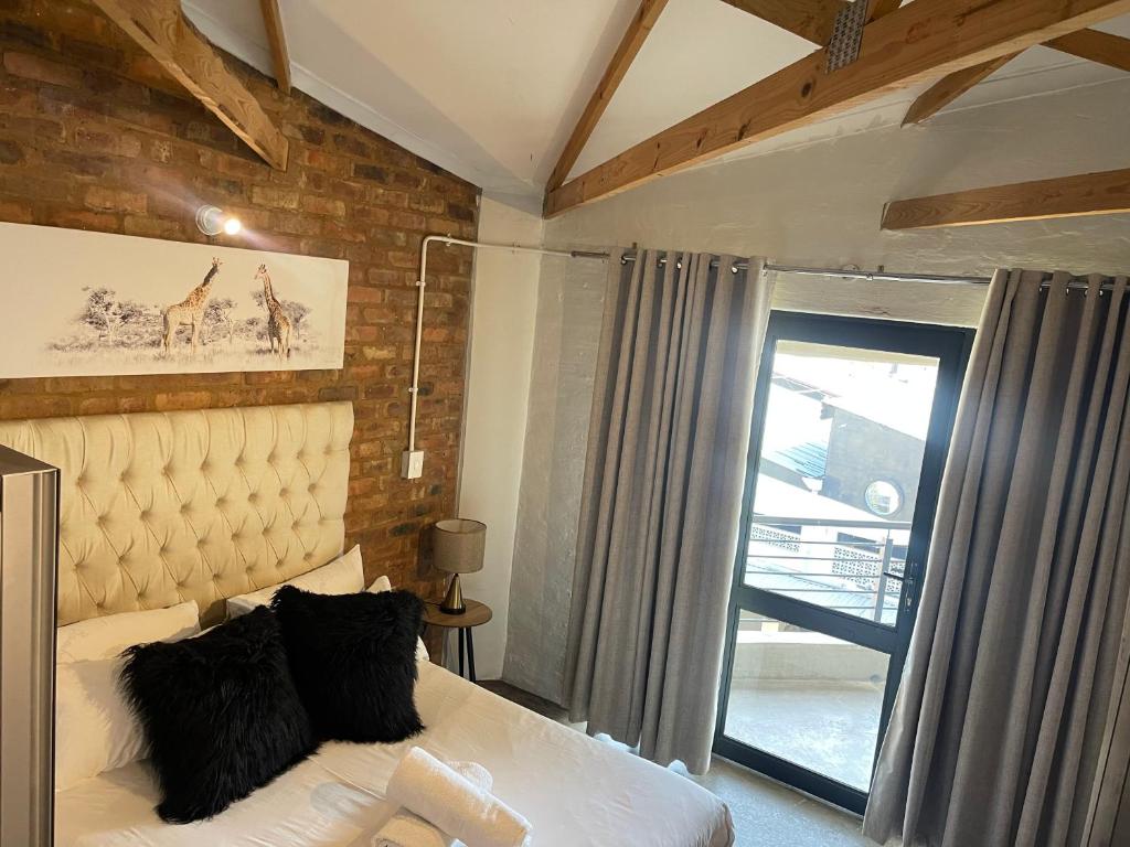 Dream Abodes at Cozy Craftmans Ship | Maboneng | Johannesburg