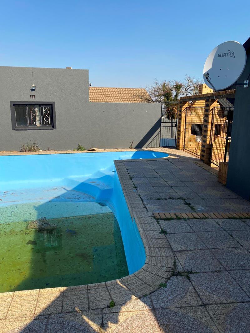 naturena-30 3 Bedroom Family Home | Naturena | Johannesburg South
