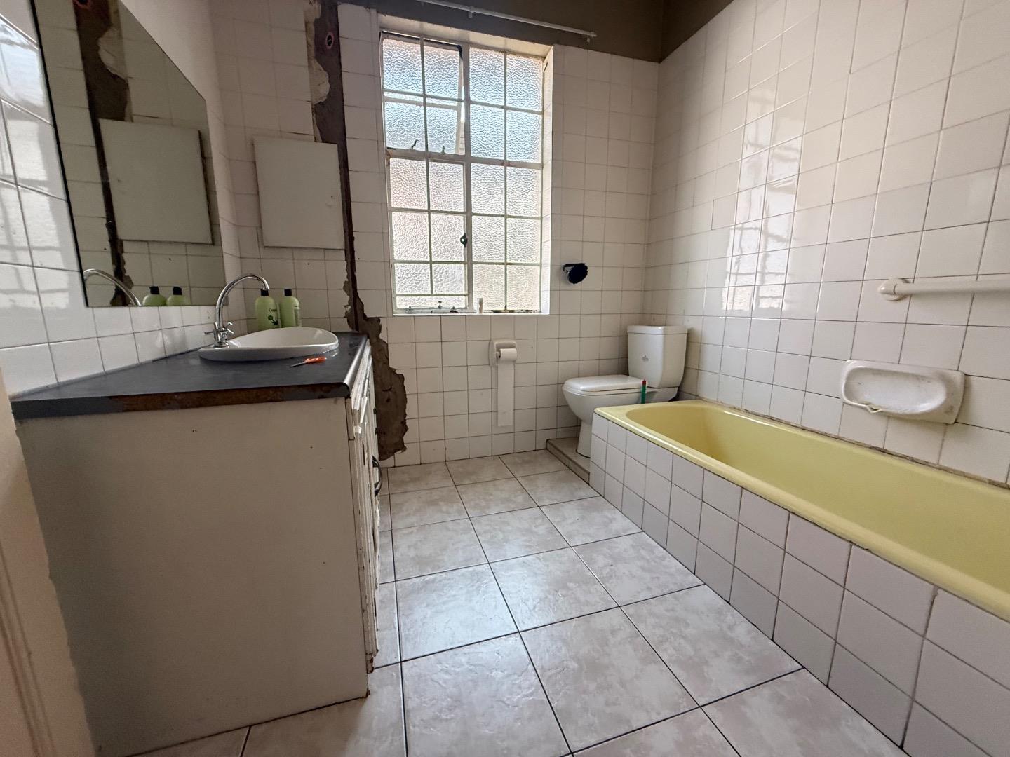 4 Bedroom Income-Generating House For Sale in The Hill, Johannesburg