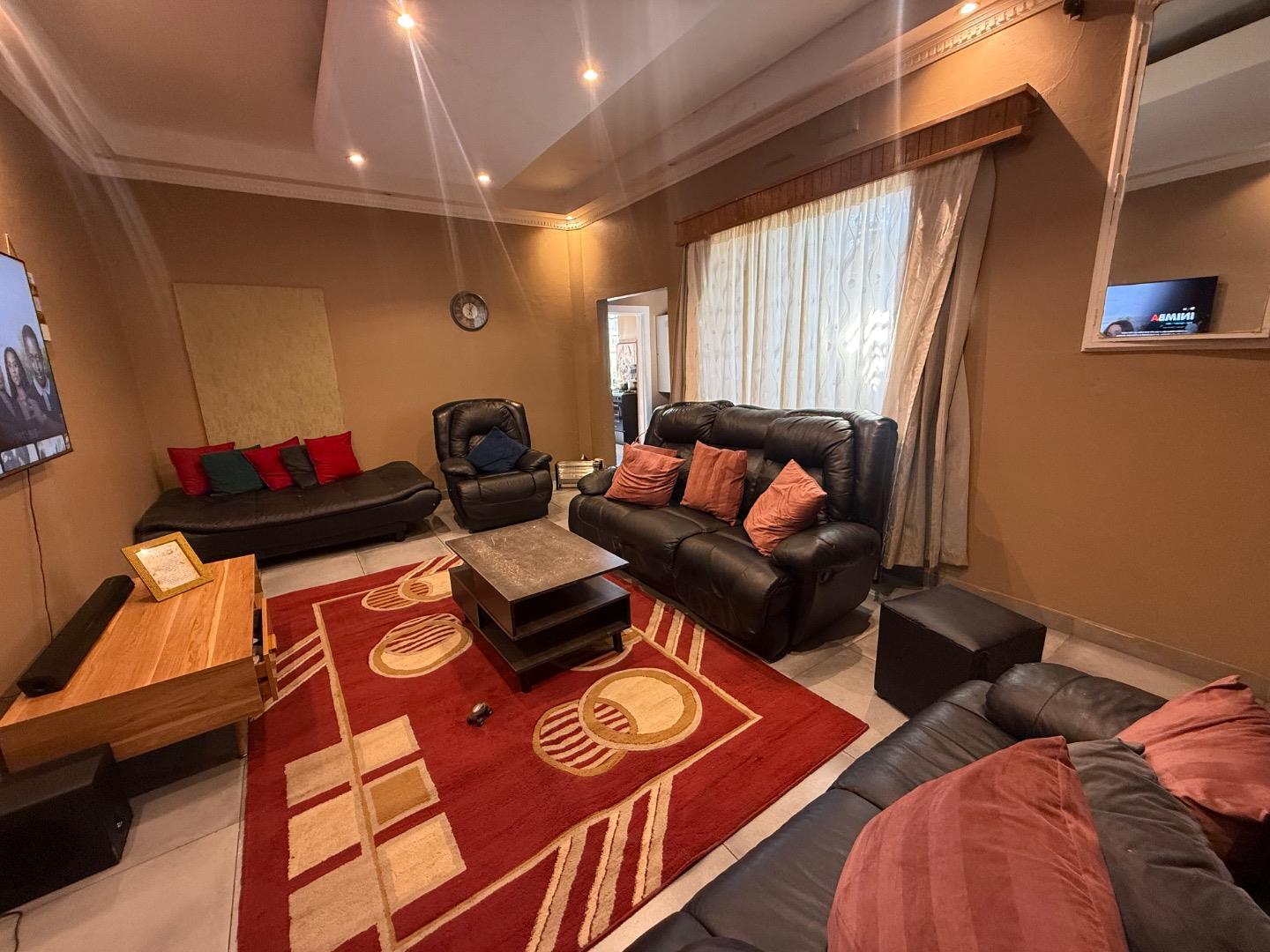 4 Bedroom Income-Generating House For Sale in The Hill, Johannesburg