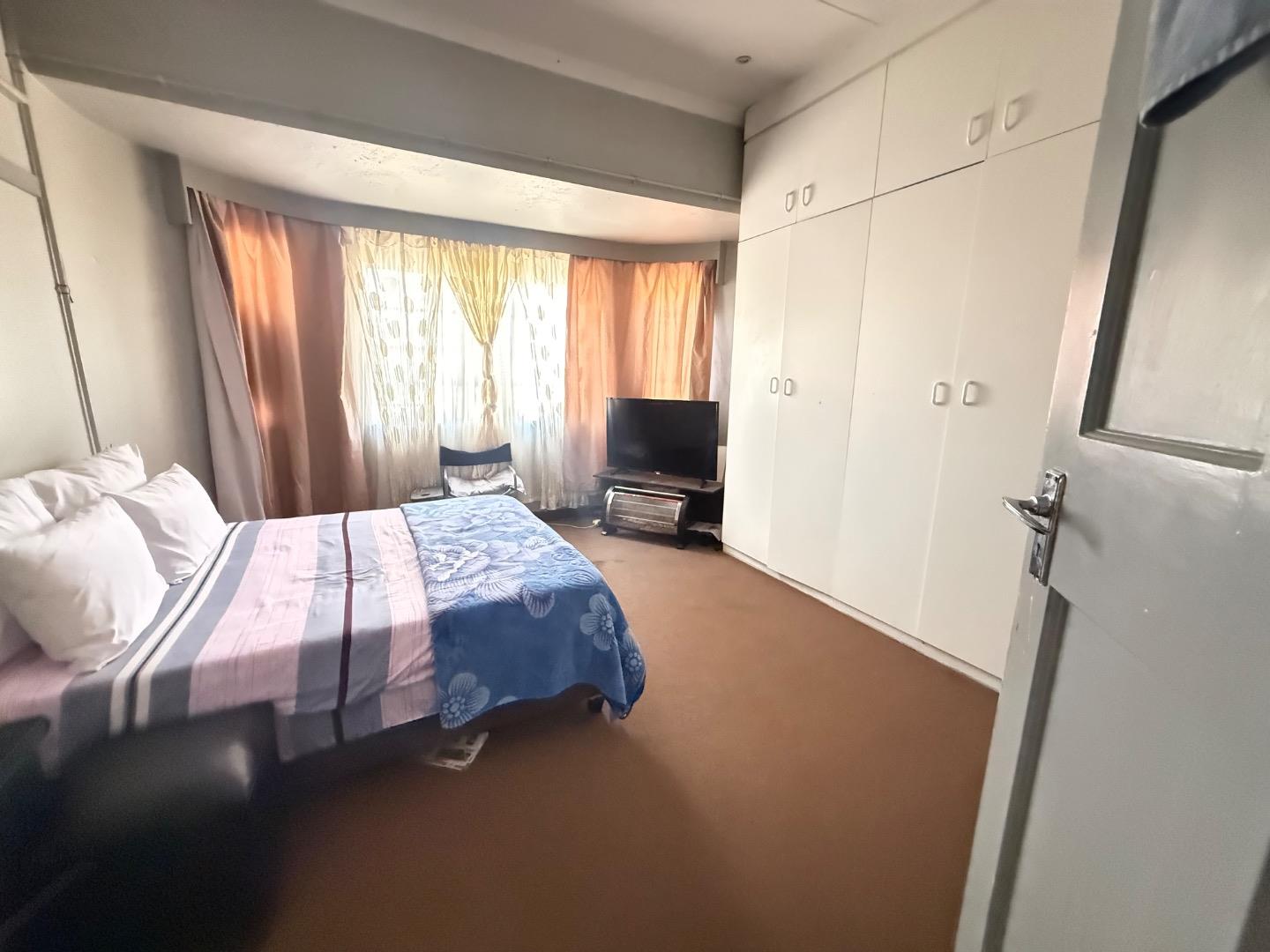 4 Bedroom Income-Generating House For Sale in The Hill, Johannesburg