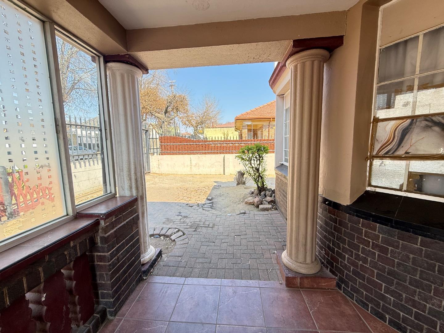 4 Bedroom Income-Generating House For Sale in The Hill, Johannesburg