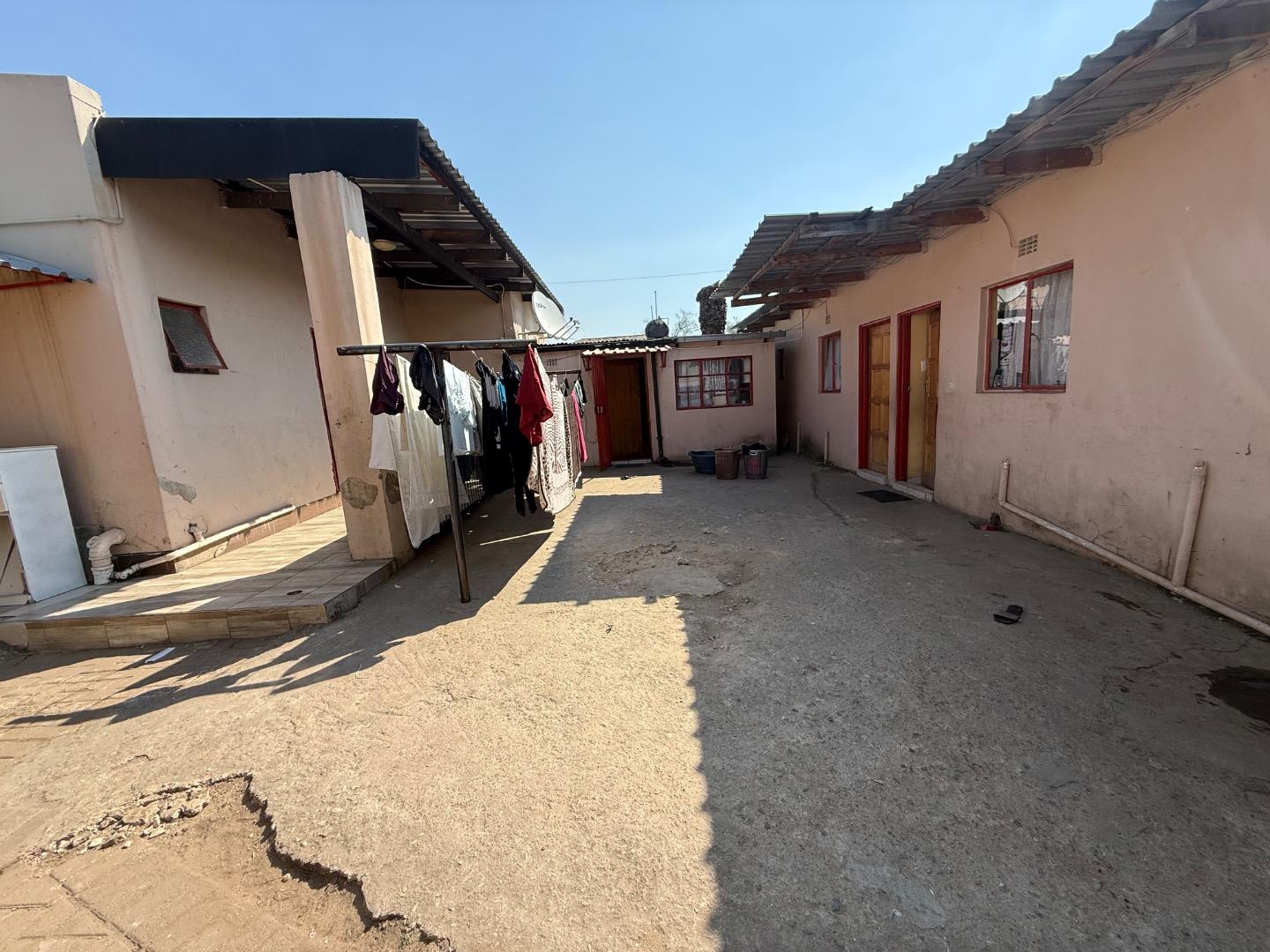 4 Bedroom Income-Generating House For Sale in The Hill, Johannesburg