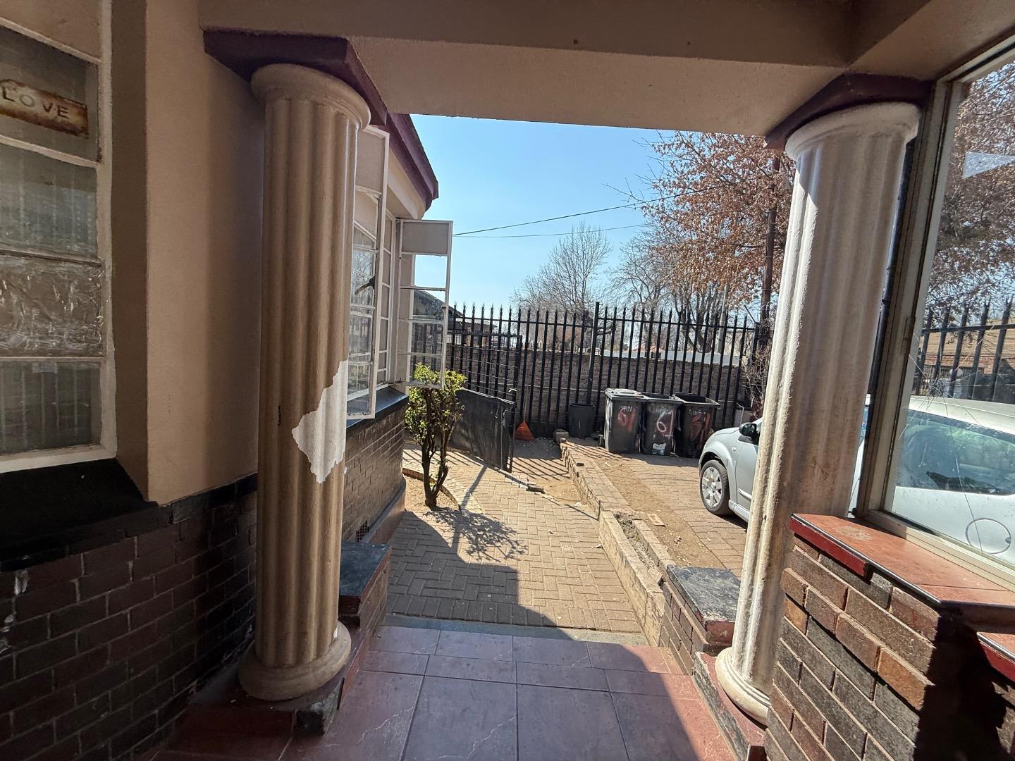 4 Bedroom Income-Generating House For Sale in The Hill, Johannesburg
