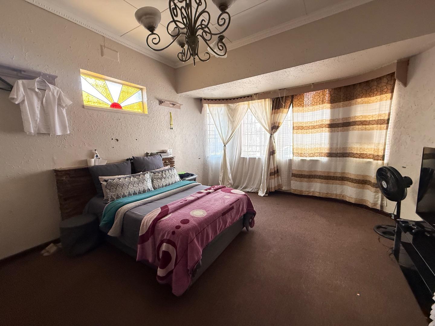 4 Bedroom Income-Generating House For Sale in The Hill, Johannesburg