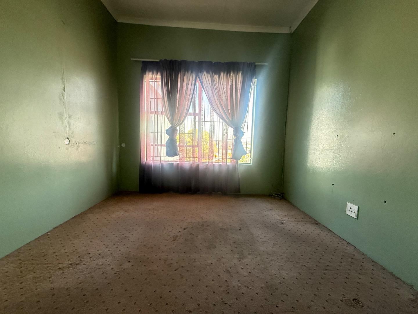 4 Bedroom Double Storey House for Sale in Oakdene, Johannesburg