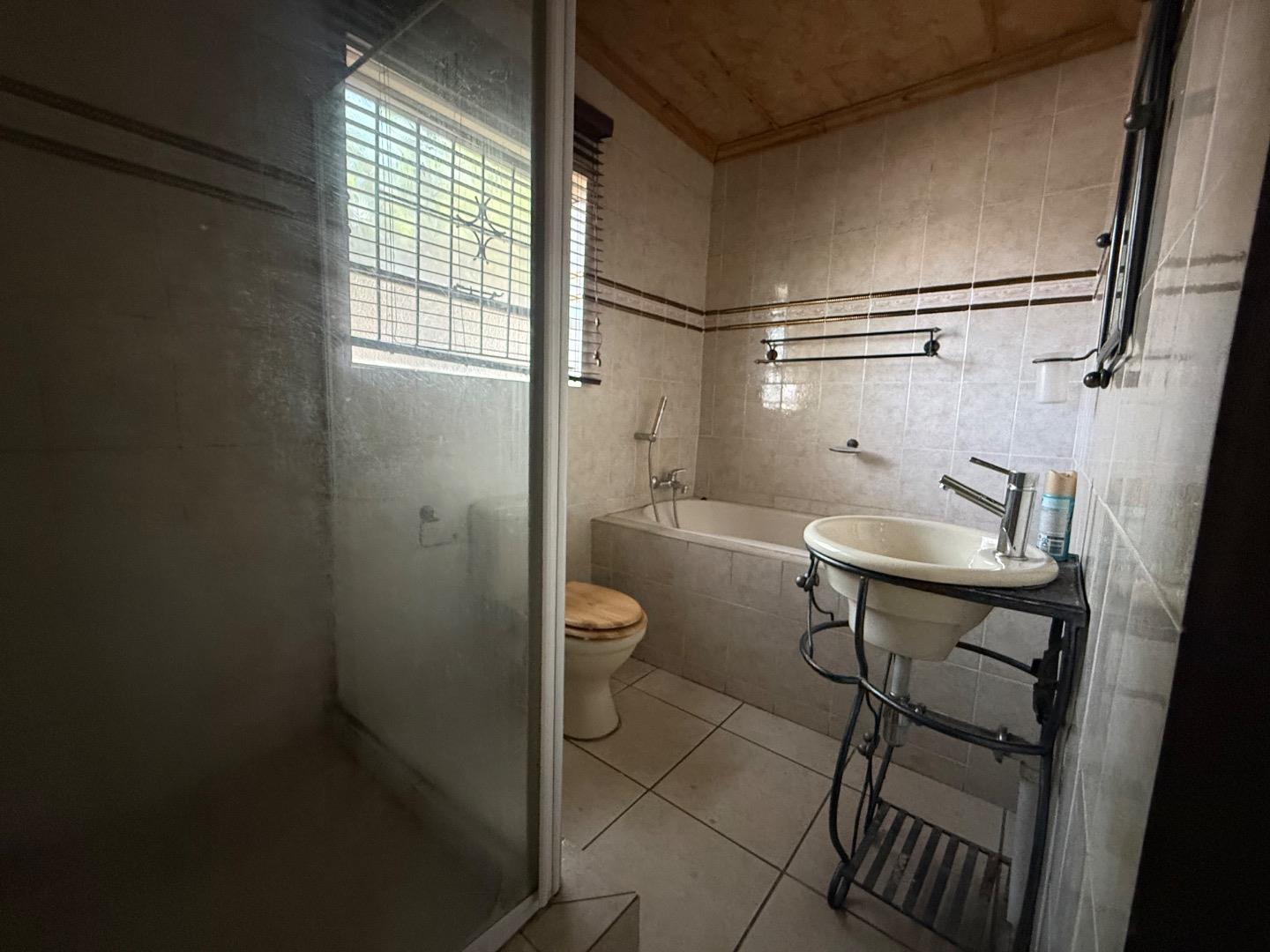 4 Bedroom Double Storey House for Sale in Oakdene, Johannesburg
