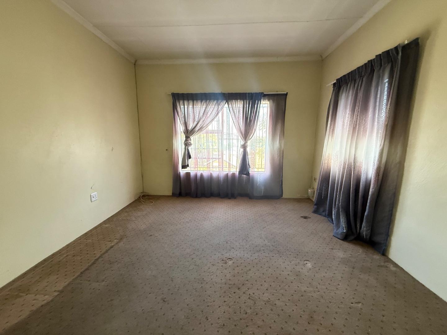 4 Bedroom Double Storey House for Sale in Oakdene, Johannesburg