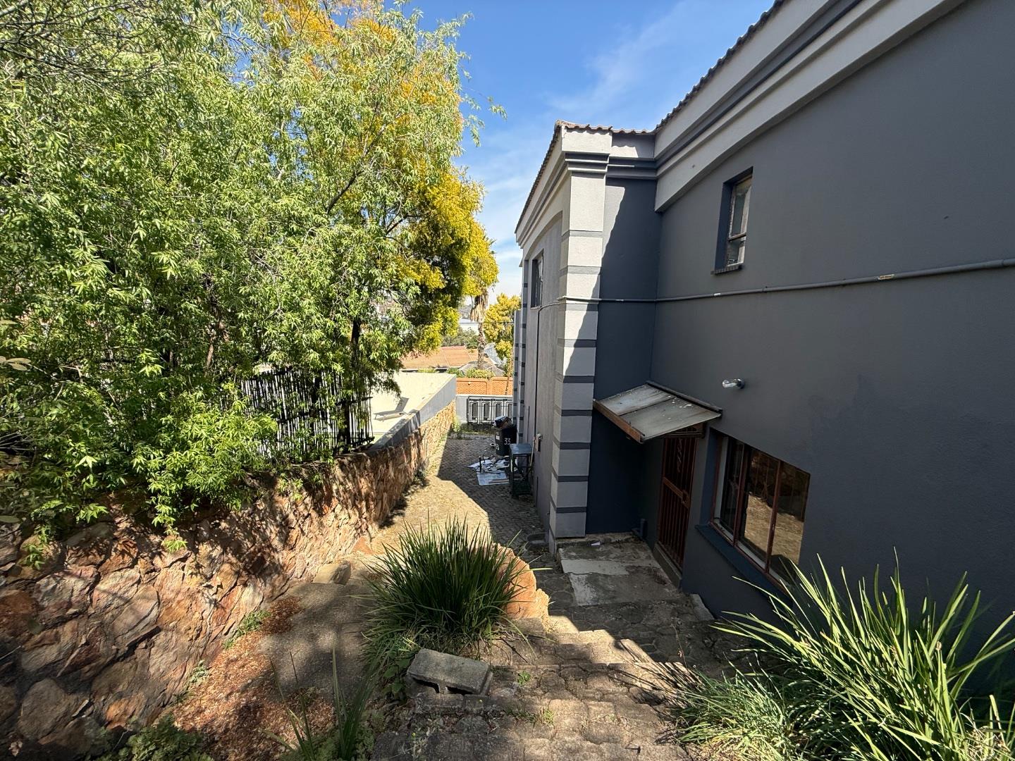 4 Bedroom Double Storey House for Sale in Oakdene, Johannesburg