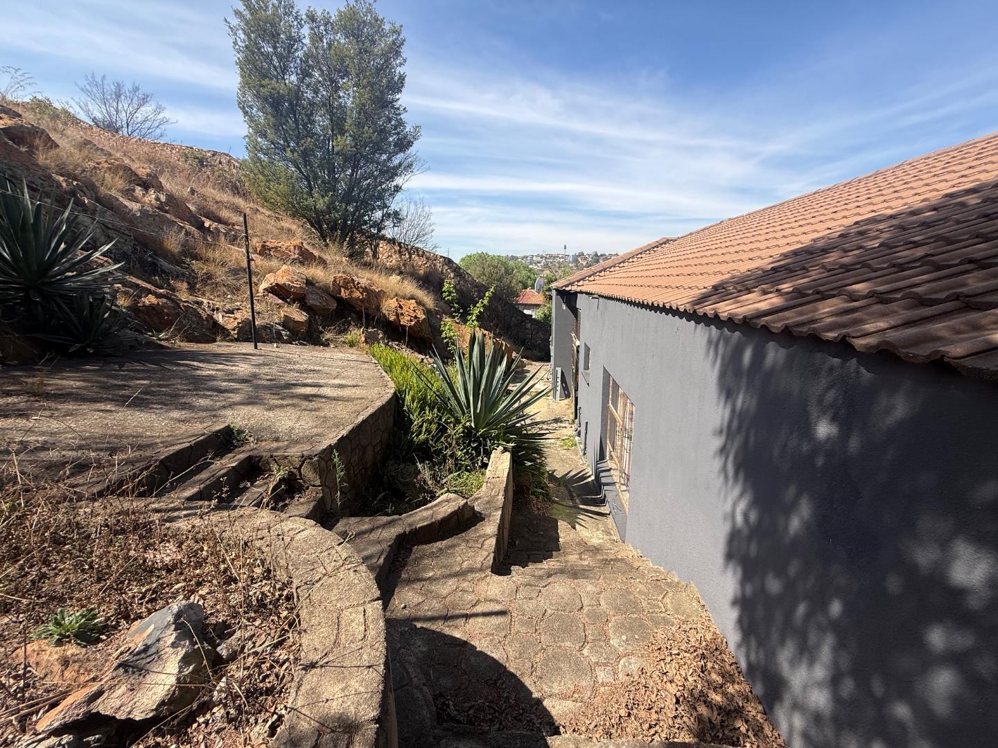 4 Bedroom Double Storey House for Sale in Oakdene, Johannesburg