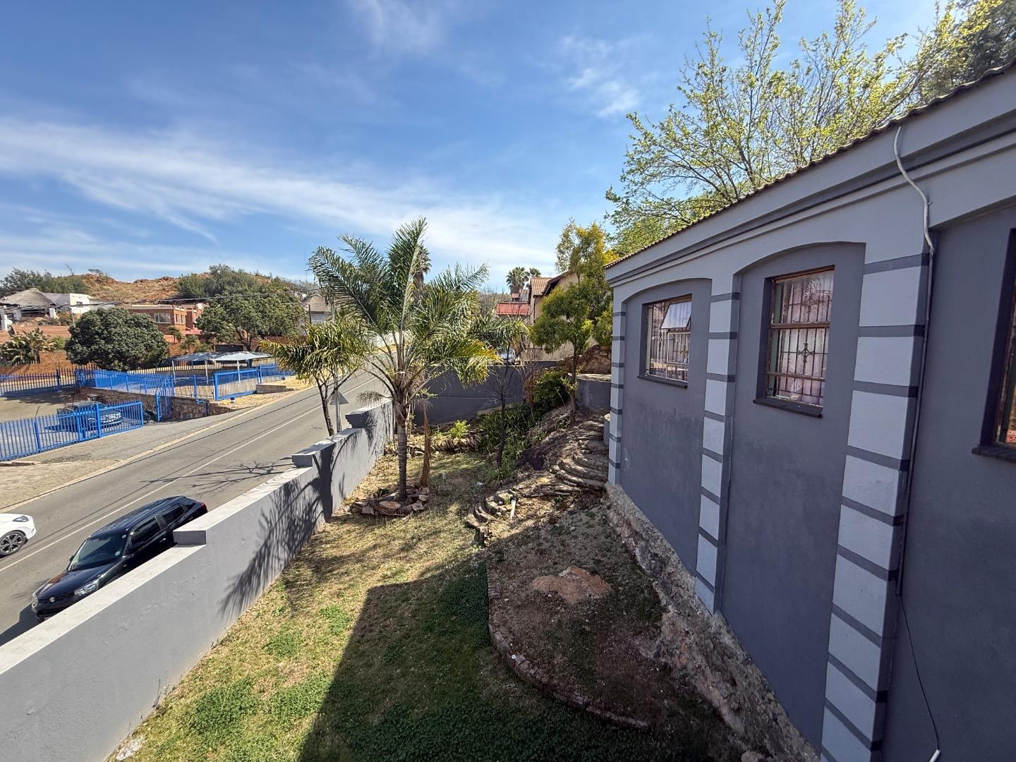 4 Bedroom Double Storey House for Sale in Oakdene, Johannesburg