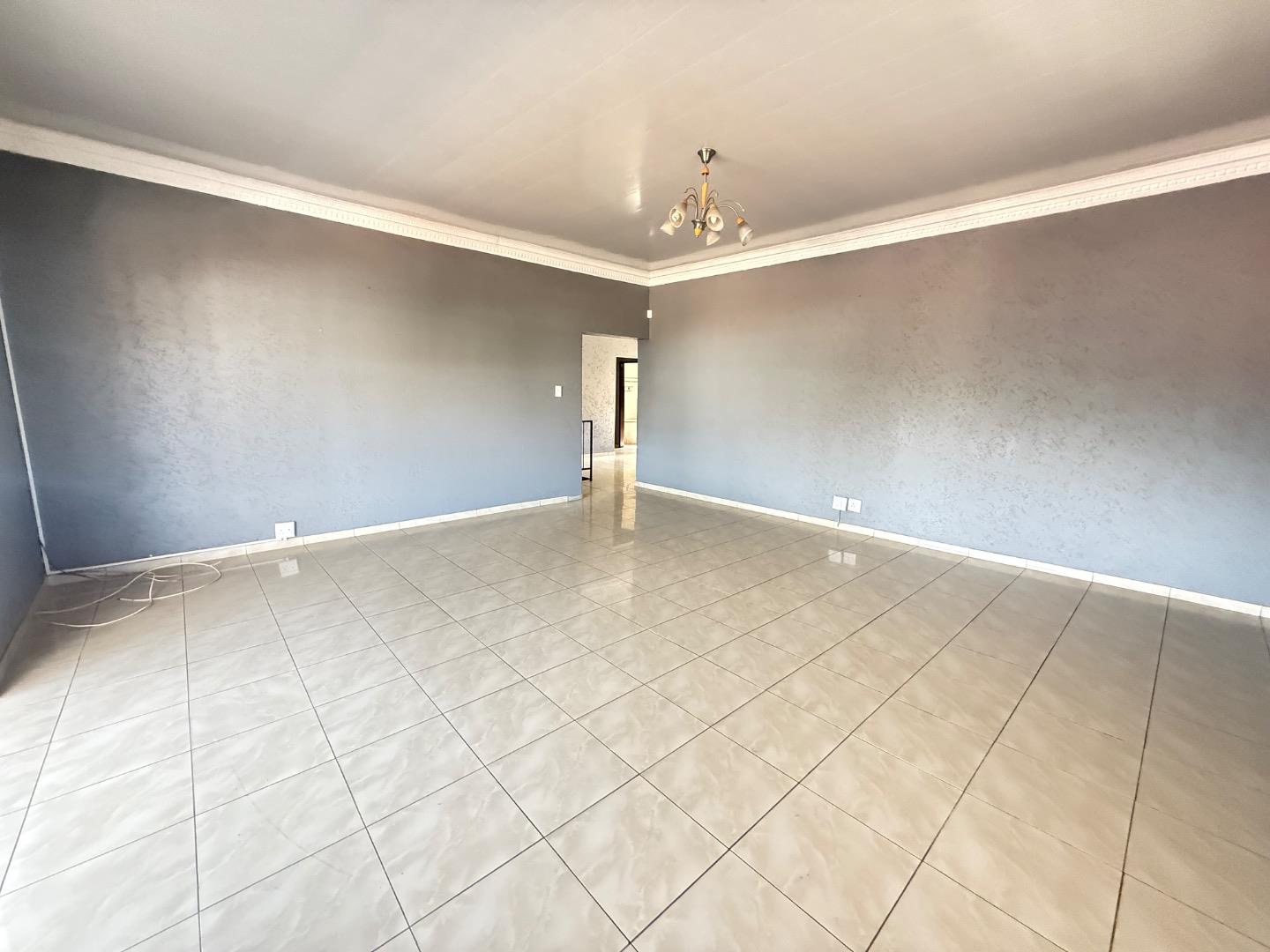 4 Bedroom Double Storey House for Sale in Oakdene, Johannesburg