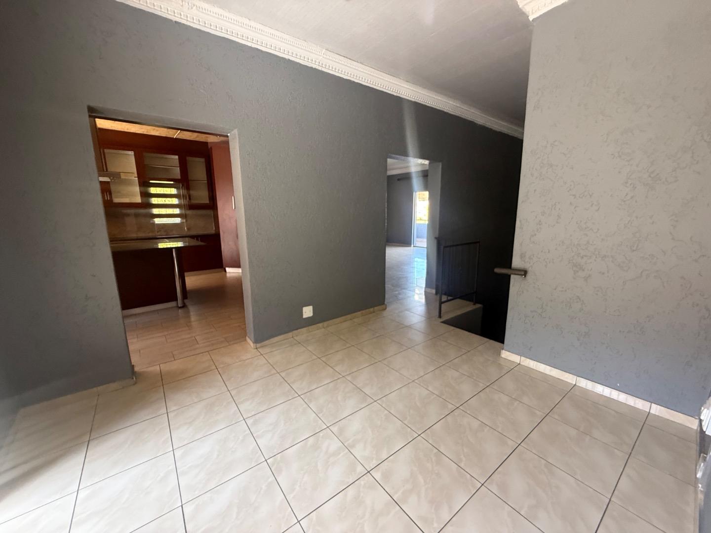 4 Bedroom Double Storey House for Sale in Oakdene, Johannesburg