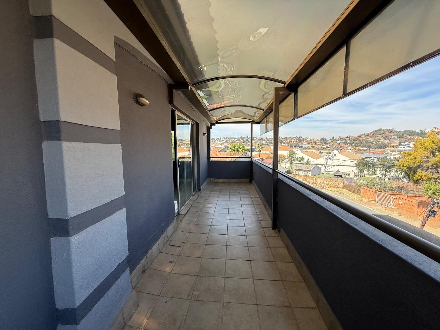 4 Bedroom Double Storey House for Sale in Oakdene, Johannesburg