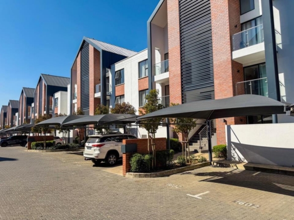 1 Bedroom Lakefront Apartment for Sale in Linksfield – Golf & Equestrian Estate